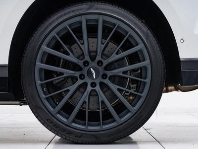 ASTON MARTIN DBX - 9