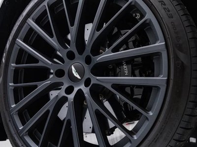 ASTON MARTIN DBX - 2