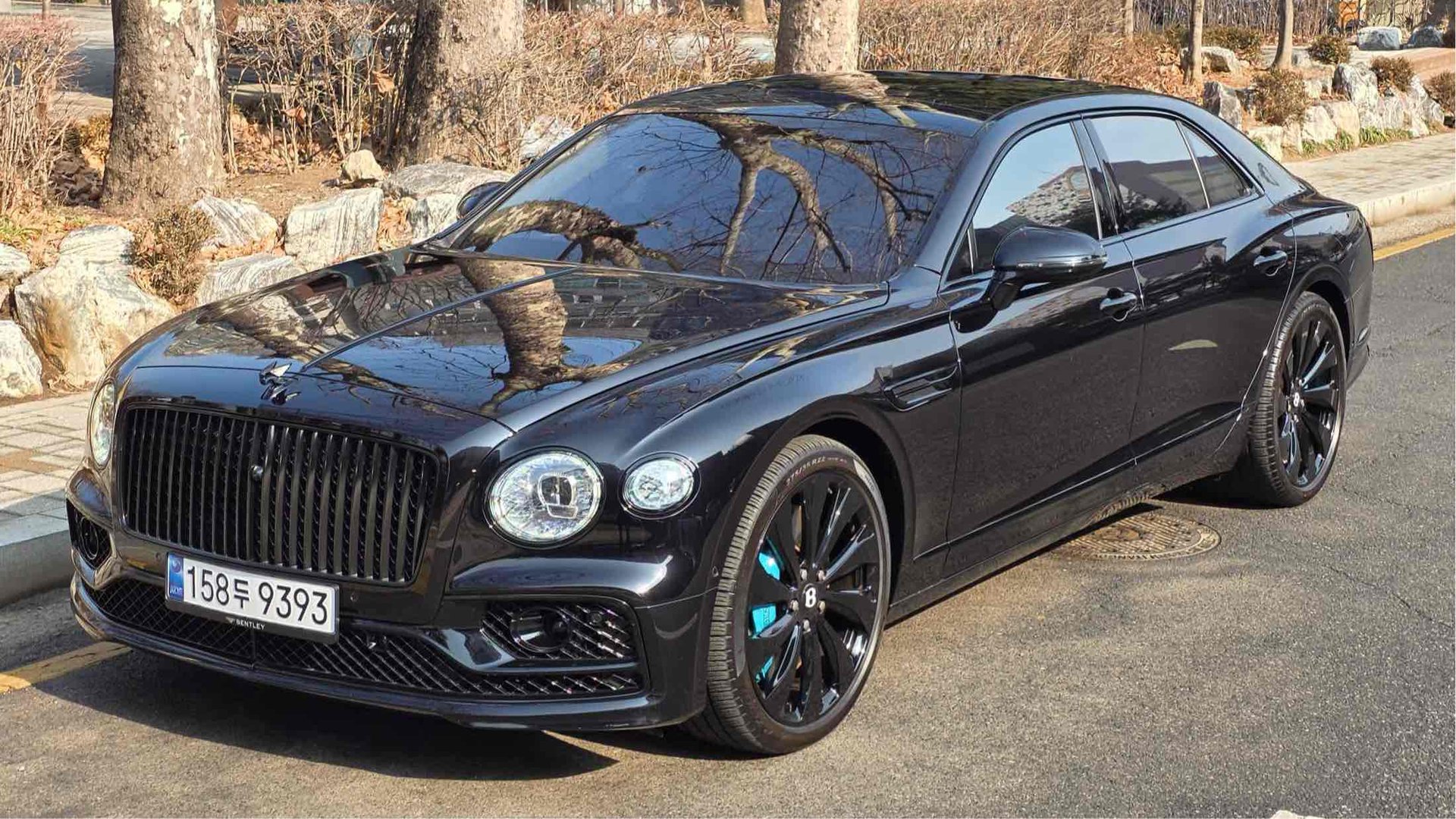 BENTLEY FLYING SPUR - View 1