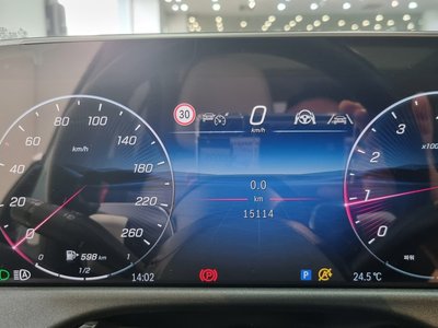 MERCEDES-BENZ E-CLASS - 8