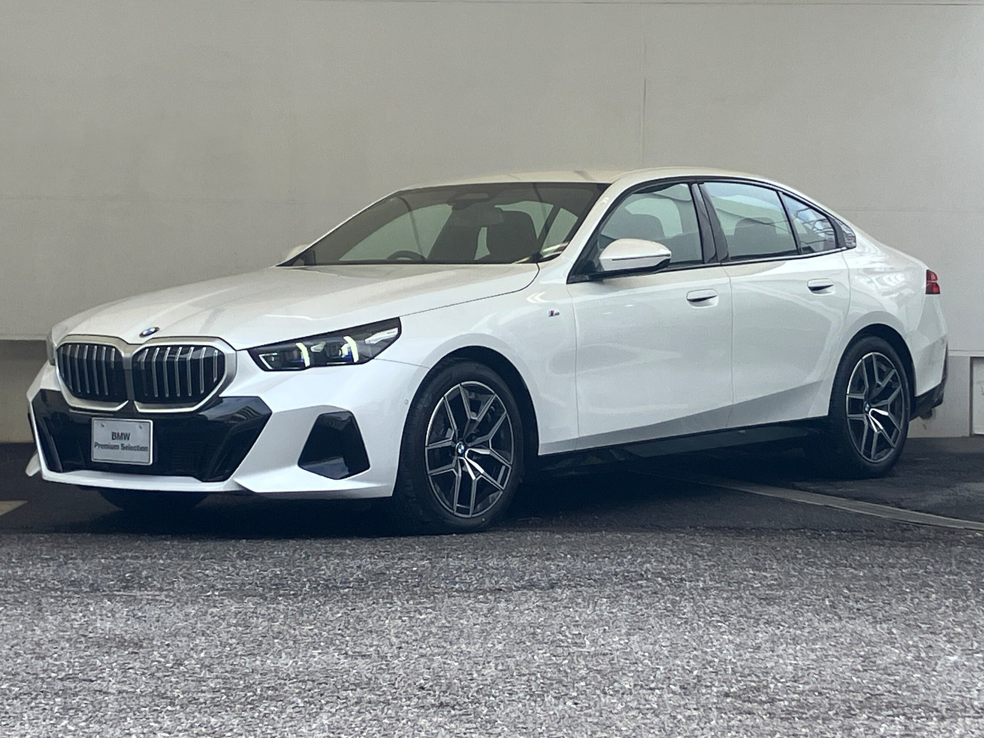 BMW 5 SERIES - View 1