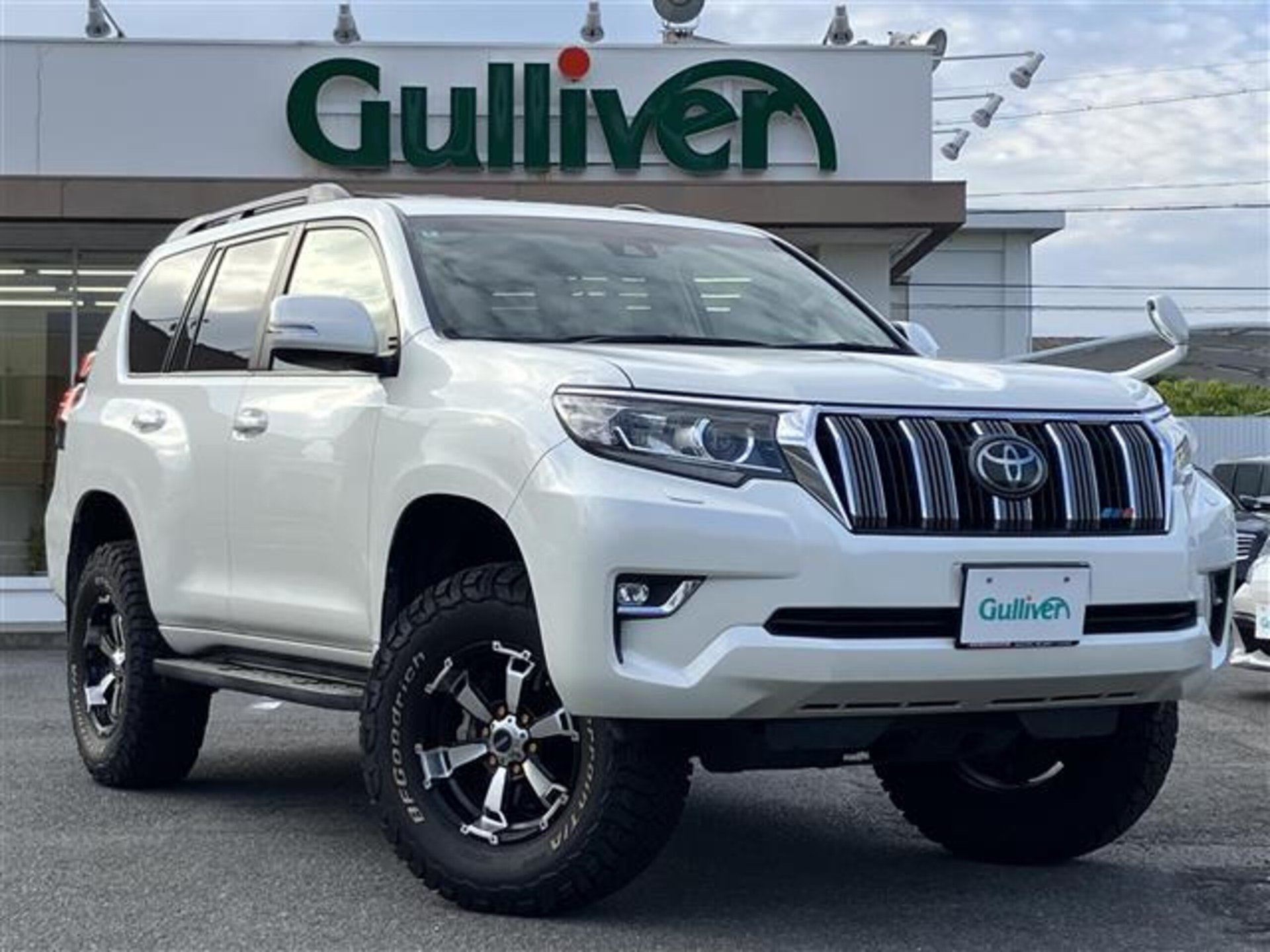 TOYOTA LAND CRUISER PRADO - View 1