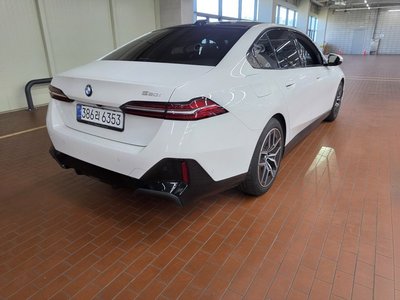BMW 5 SERIES - 4