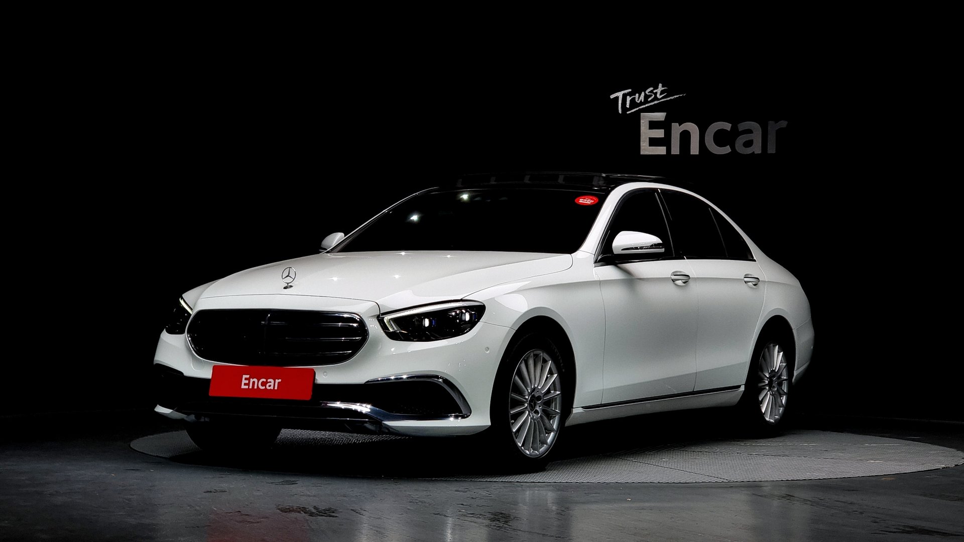 MERCEDES-BENZ E-CLASS - View 1