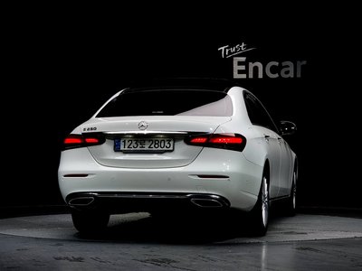 MERCEDES-BENZ E-CLASS - 4