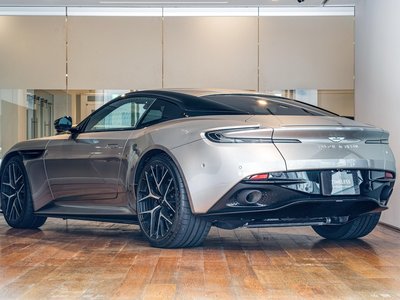 ASTON MARTIN DB12 - 7