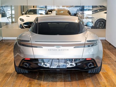 ASTON MARTIN DB12 - 10