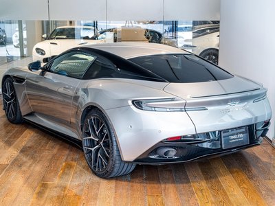 ASTON MARTIN DB12 - 8