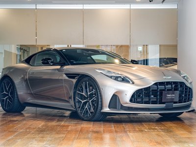 ASTON MARTIN DB12 - 5