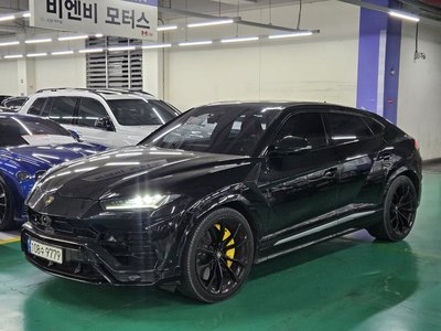 LAMBORGHINI URUS - 5