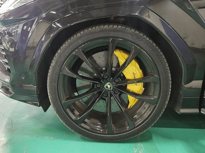 LAMBORGHINI URUS - 6