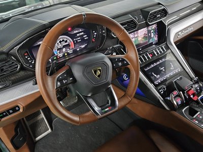 LAMBORGHINI URUS - 10