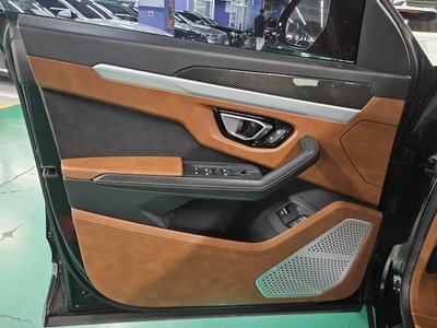 LAMBORGHINI URUS - 4