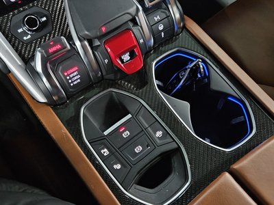 LAMBORGHINI URUS - 9