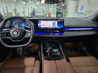 2025 BMW 5 SERIES 照片 9