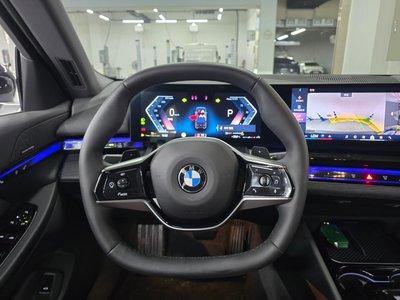 2025 BMW 5 SERIES 照片 10