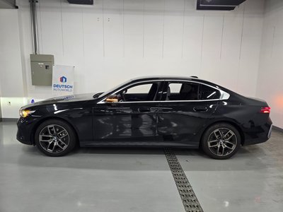 2025 BMW 5 SERIES 照片 2