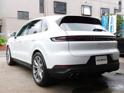 2024 Porsche CAYENNE photo 2