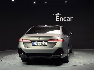 2025 BMW 5 SERIES 照片 4