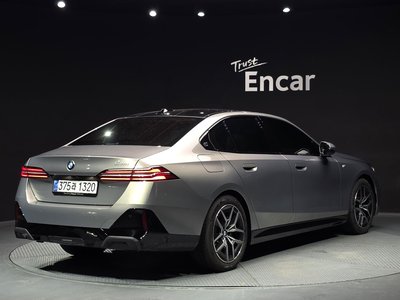 2025 BMW 5 SERIES 照片 3