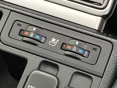 TOYOTA LAND CRUISER - 7