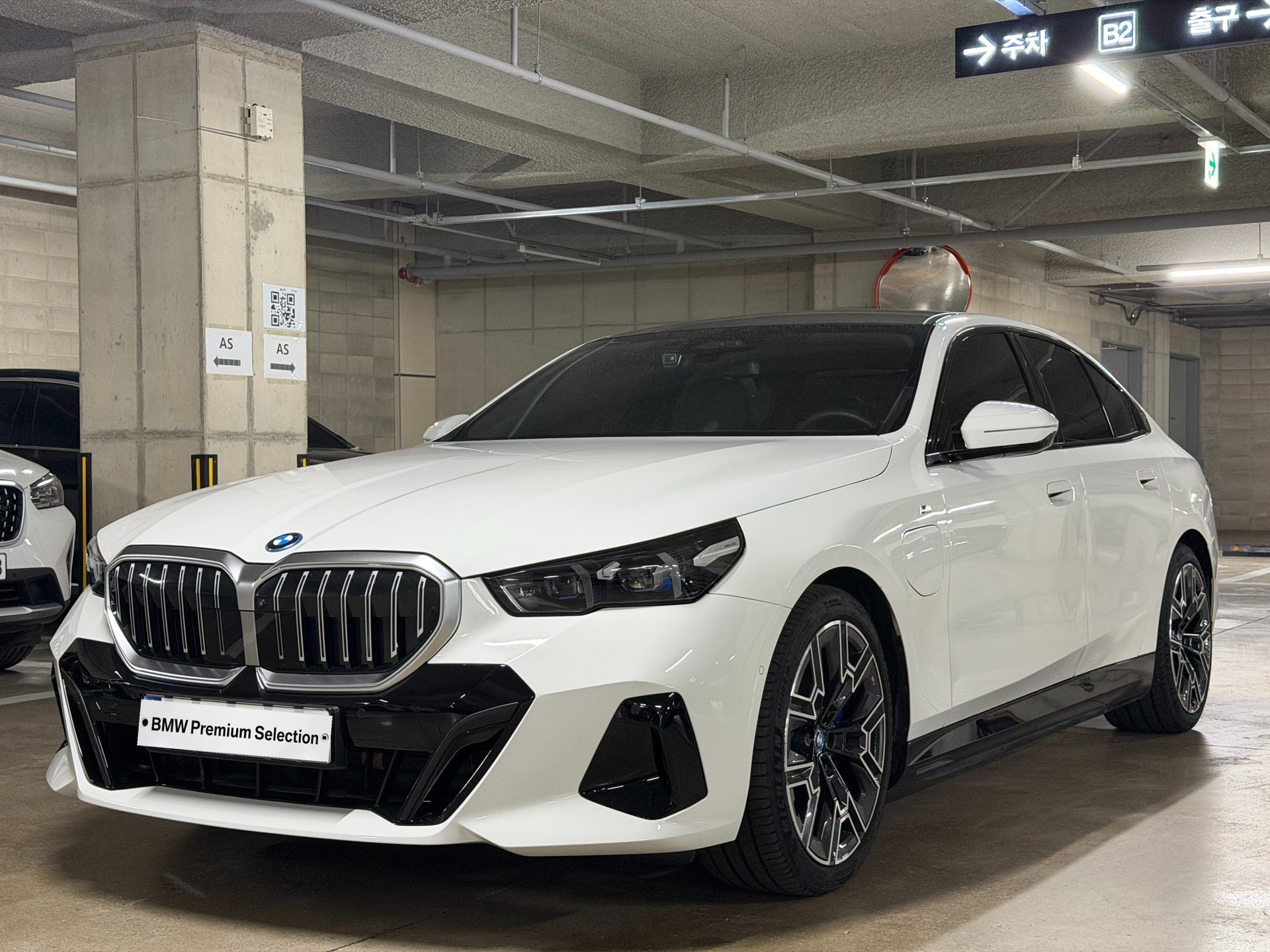 BMW 5 SERIES - View 1