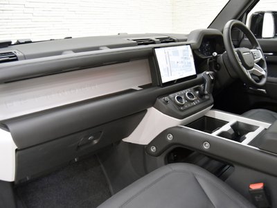 LAND ROVER DEFENDER - 10