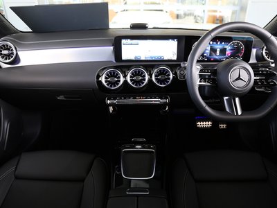 MERCEDES-BENZ CLA - 10