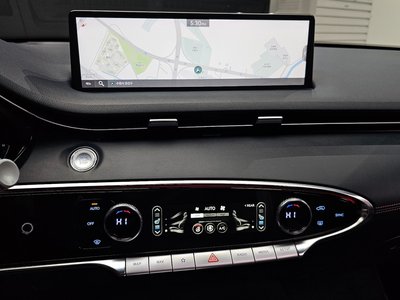 2022 Genesis GV70 thumbnail 14