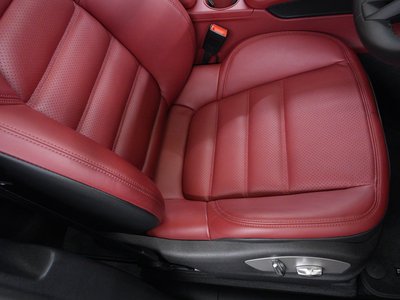 صورة 7 لـ 2025 Porsche MACAN