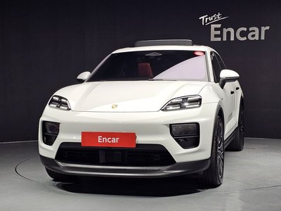2025 Porsche MACAN — фото 2