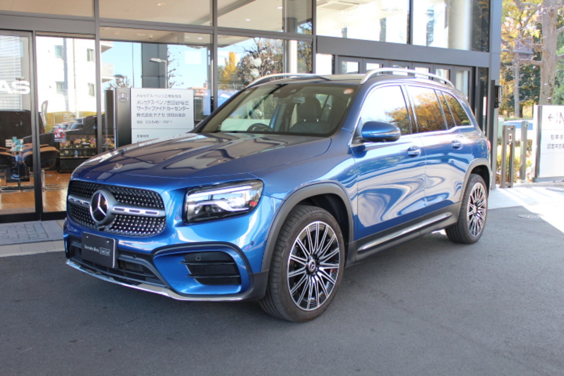 MERCEDES-BENZ GLB - View 1