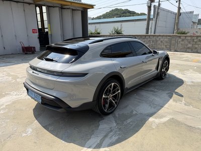 2022 Porsche TAYCAN 照片 3