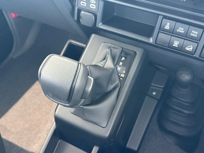 2025 Toyota LAND CRUISER 70 — миниатюра 53