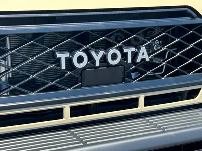 2025 Toyota LAND CRUISER 70 — миниатюра 15