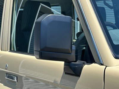 2025 Toyota LAND CRUISER 70 — миниатюра 16