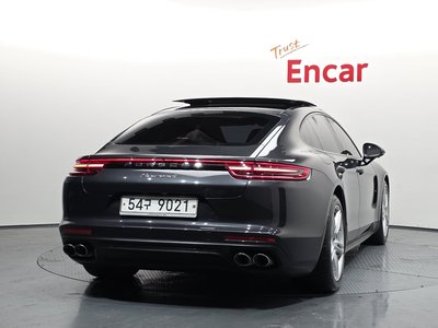 PORSCHE PANAMERA - 4