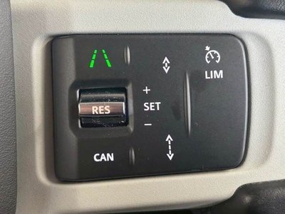 LAND ROVER DEFENDER - 6