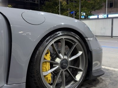 PORSCHE 911 - 4