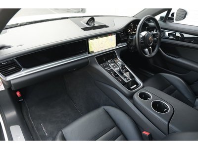 PORSCHE PANAMERA - 3