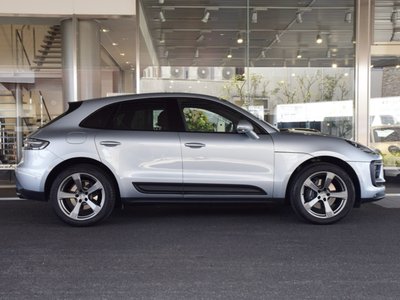 PORSCHE MACAN - 2
