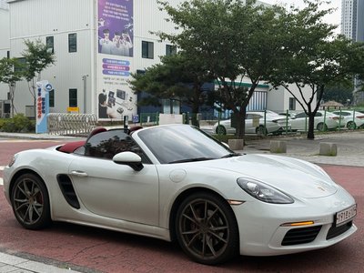 2017 Porsche 718 photo 5
