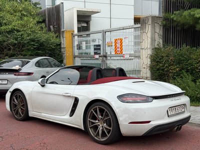 2017 Porsche 718 photo 3