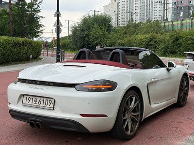 2017 Porsche 718 photo 2