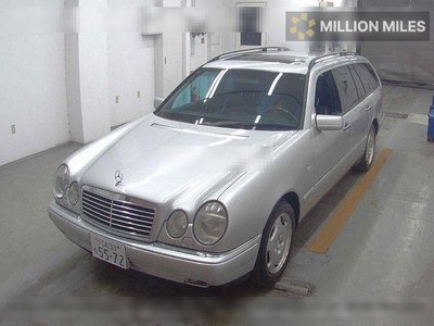 MERCEDES-BENZ E-CLASS - 4