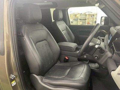 LAND ROVER DEFENDER - 10