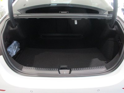 MERCEDES-BENZ E-CLASS - 8