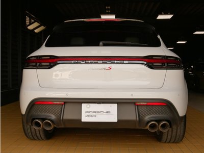 PORSCHE MACAN - 4