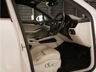 PORSCHE MACAN - 9