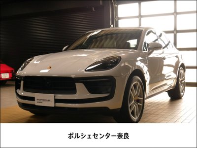 PORSCHE MACAN - 1